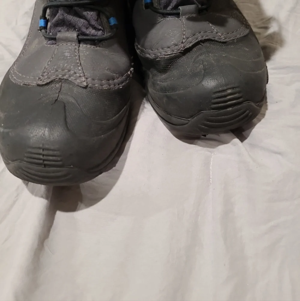 Columbia Womens Size 7 Waterproof 200 grams‎ Winter Snowboots.